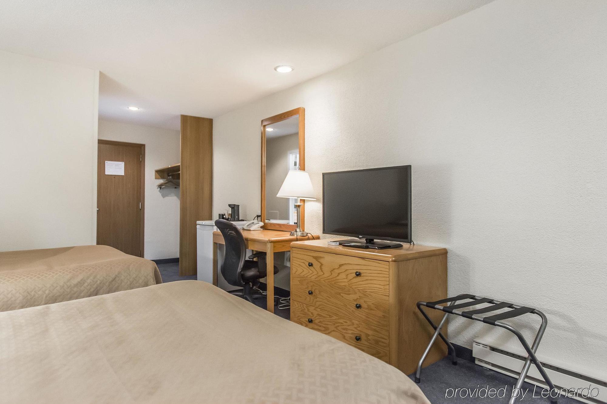 Rodeway Inn Grand Falls Bagian luar foto