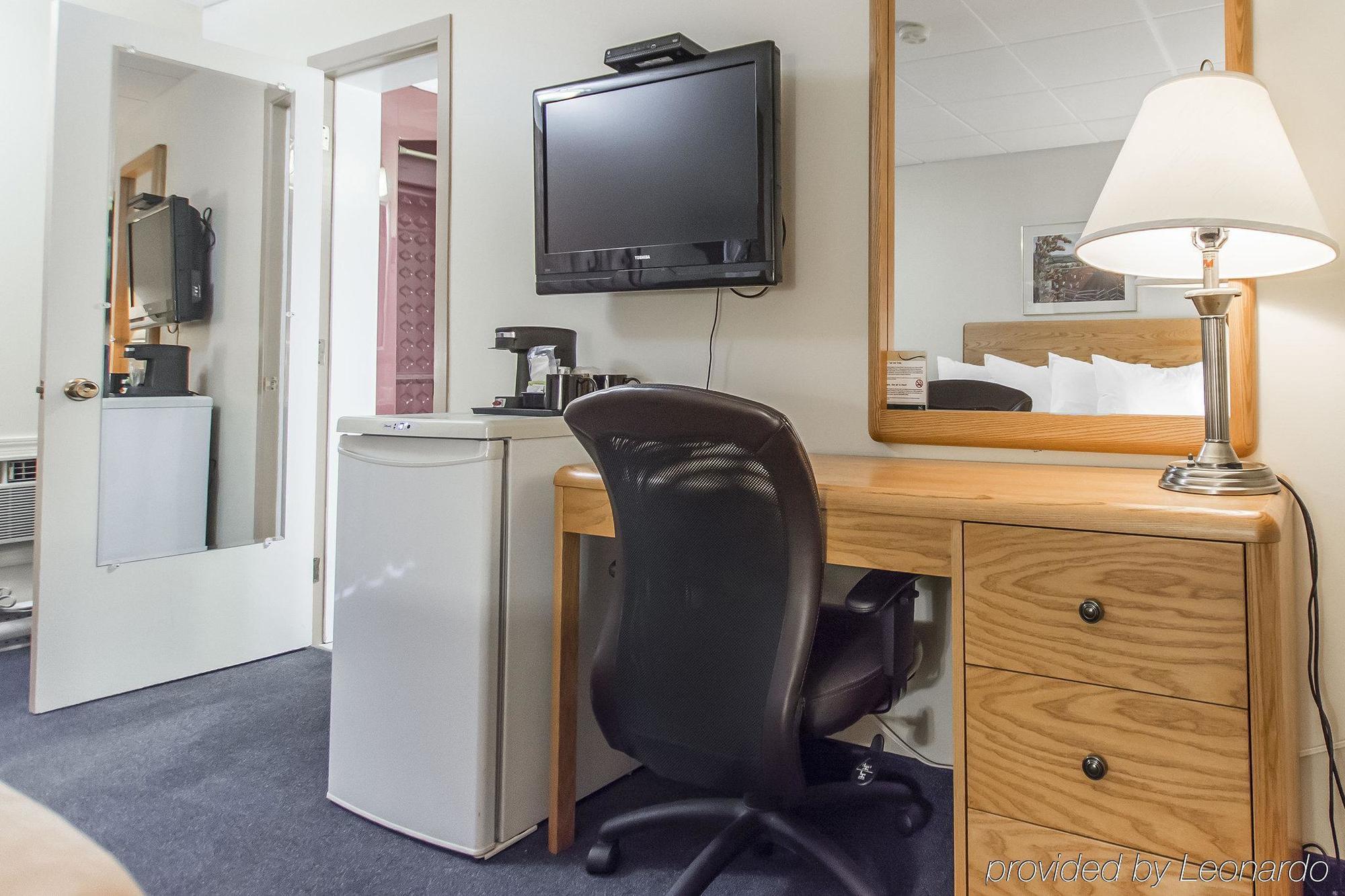 Rodeway Inn Grand Falls Bagian luar foto